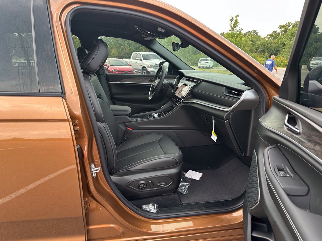 New 2027 Jeep Grand Cherokee Limited AWD/4WD image 19