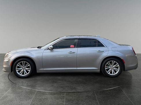Used 2016 Chrysler 300 C RWD image 5