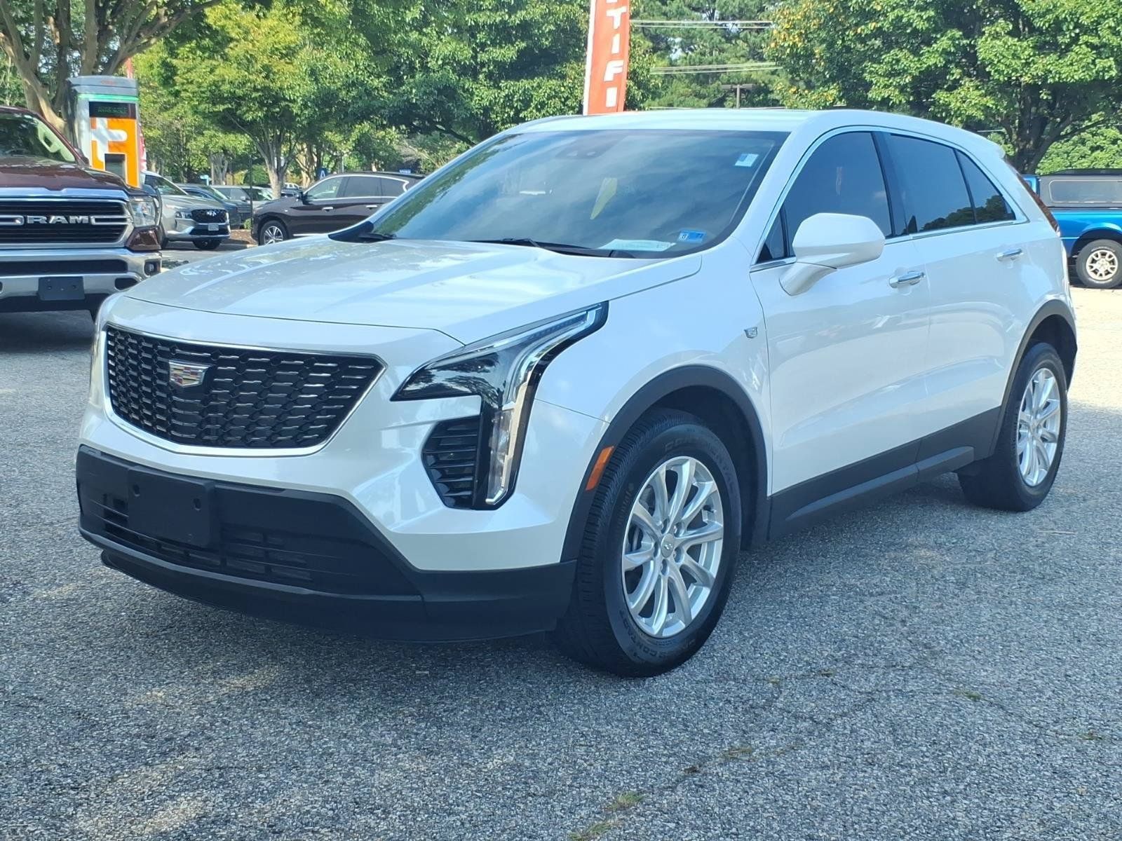 Used 2023 Cadillac XT4 Luxury w/ Cold Weather Package AWD/4WD image 1