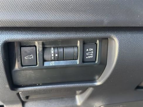 Used 2025 Subaru Forester Premium AWD/4WD image 23