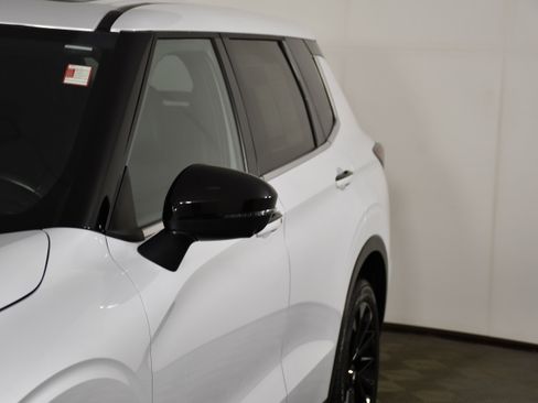 Used 2024 Mitsubishi Outlander SE Black Edition AWD/4WD image 13