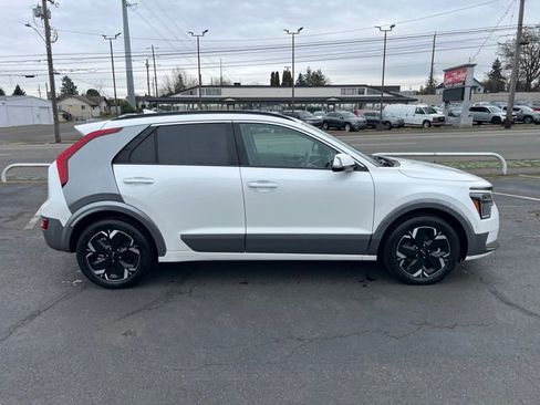 Certified 2024 Kia Niro Wave w/ Wave Preserve Package image 6