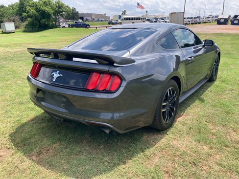 Used 2017 Ford Mustang Coupe RWD image 7