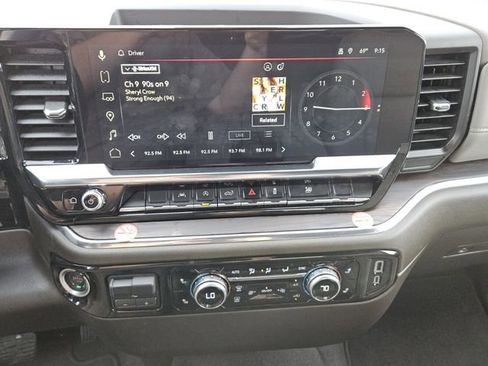 Used 2025 GMC Sierra 1500 SLT image 8