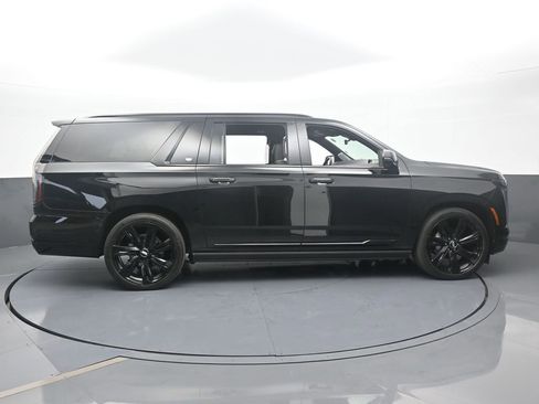 Used 2025 Cadillac Escalade ESV Sport w/ Touring Package image 7