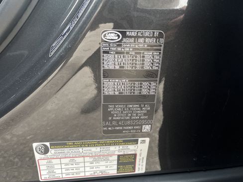 New 2025 Land Rover Discovery Dynamic SE image 17