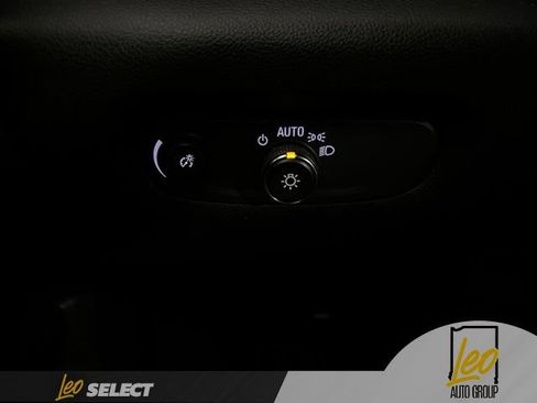 Used 2023 Chevrolet Traverse LT FWD image 16