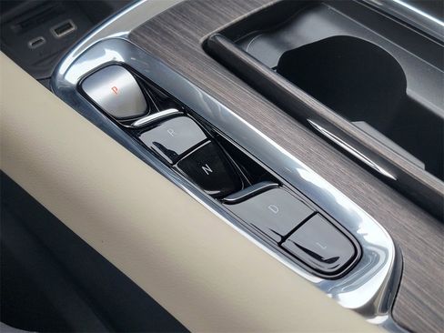 Used 2023 Buick Enclave Avenir w/ Avenir Technology Package image 32