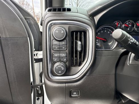 Used 2019 Chevrolet Silverado 1500 RST image 19