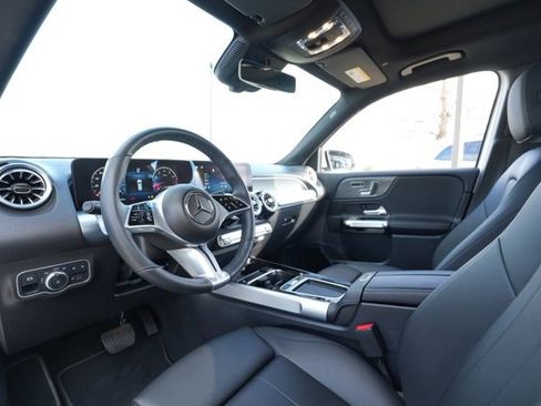 Used 2025 Mercedes-Benz GLB 250 4MATIC image 38
