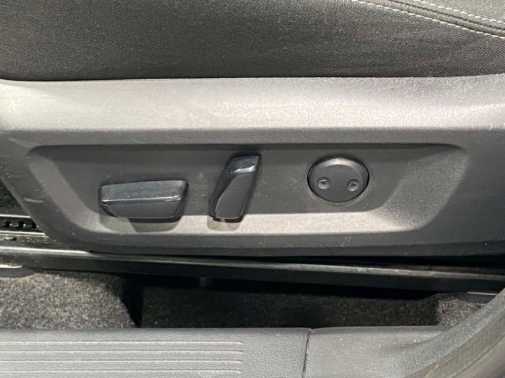 Used 2024 Nissan Rogue SV AWD/4WD image 16