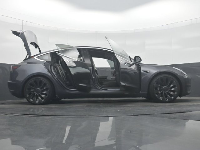Used 2018 Tesla Model 3 Long Range RWD image 56