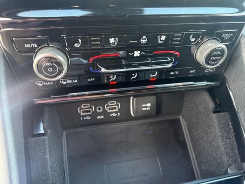 Used 2022 Jeep Grand Cherokee Overland w/ Adv Protech Group III image 23