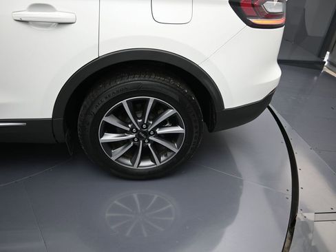 Certified 2022 Lincoln Nautilus FWD image 9