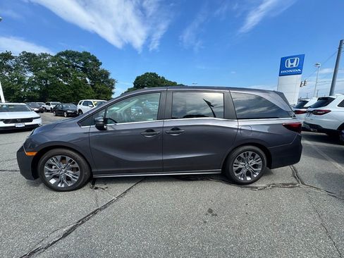 New 2026 Honda Odyssey Touring image 3