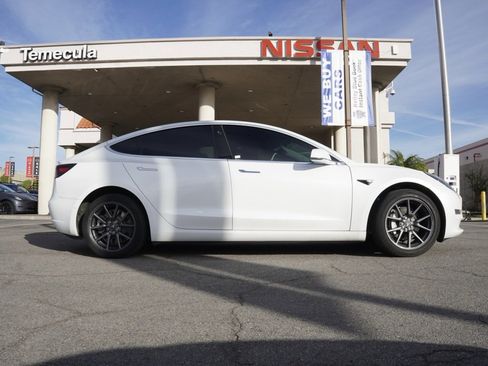 Used 2019 Tesla Model 3 Standard Range Plus image 3