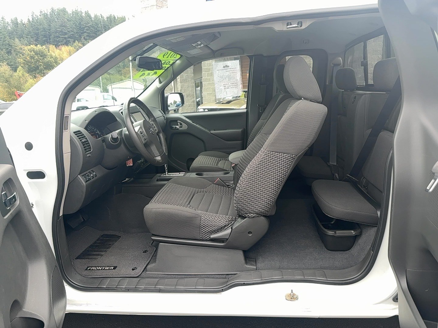 Used 2019 Nissan Frontier SV w/ Value Truck Package AWD/4WD image 15