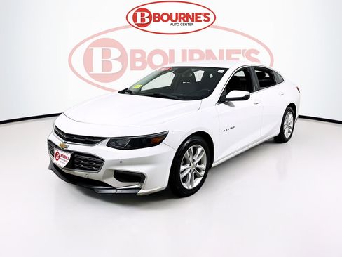 Used 2018 Chevrolet Malibu LT w/ Driver Confidence Package image 4