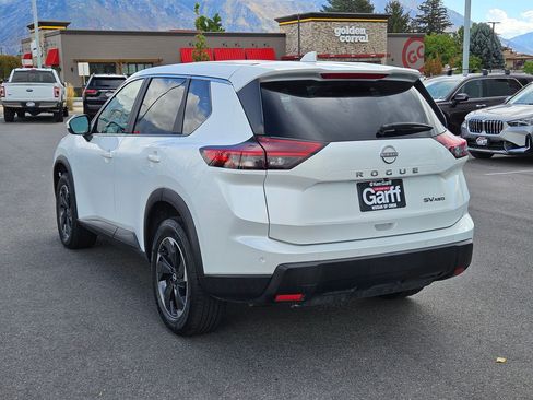 Used 2024 Nissan Rogue SV image 8