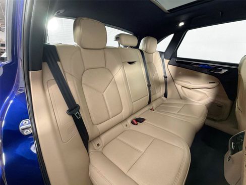 Certified 2026 Porsche Macan AWD/4WD image 27