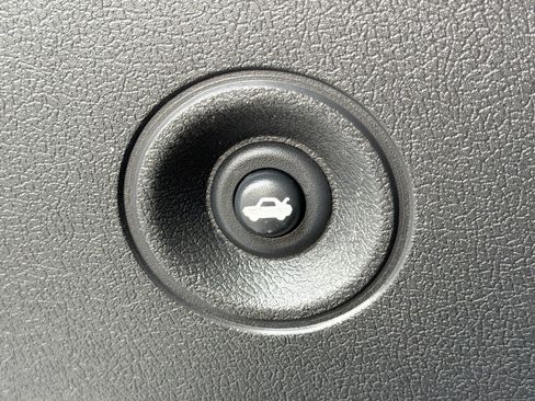 Used 2009 Dodge Challenger SE RWD image 19