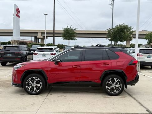 Used 2025 Toyota RAV4 XSE AWD/4WD image 8