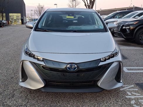 Used 2020 Toyota Prius Prime LE image 2