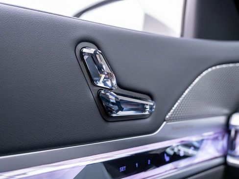 New 2026 BMW i7 xDrive60 w/ Executive Package image 32