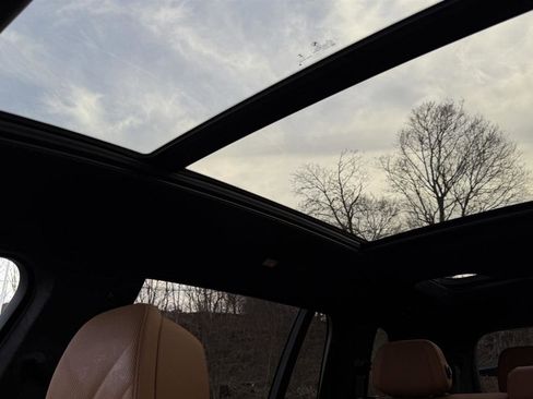 Used 2024 BMW X7 xDrive40i image 71