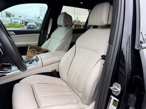 Used 2021 BMW X7 M50i w/ Dynamic Handling Package AWD/4WD image 5