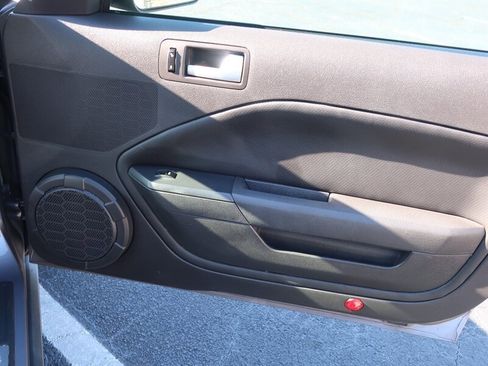 Used 2006 Ford Mustang Premium image 22