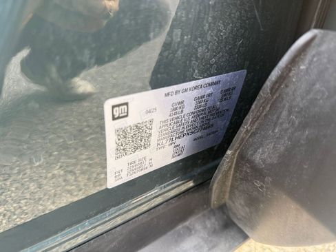 Used 2025 Chevrolet Trax LT w/ LT Convenience Package image 25