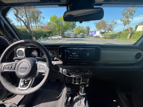 Used 2025 Jeep Wrangler Sahara AWD/4WD image 33