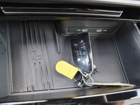 New 2025 Volkswagen Atlas Cross Sport SEL Premium R-Line image 28