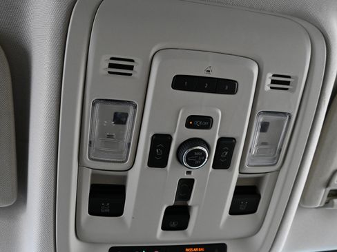 Used 2024 GMC Yukon Denali RWD image 36
