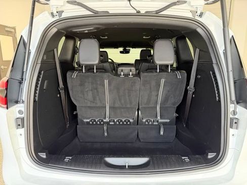 Used 2026 Chrysler Pacifica Select FWD image 30