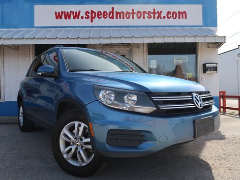 Used 2017 Volkswagen Tiguan S image 2