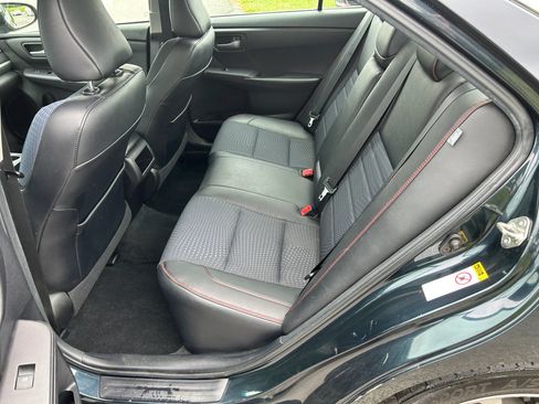 Used 2015 Toyota Camry SE FWD image 11