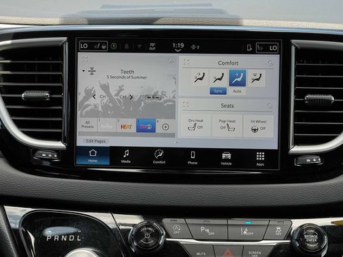 Used 2025 Chrysler Pacifica Select FWD image 30