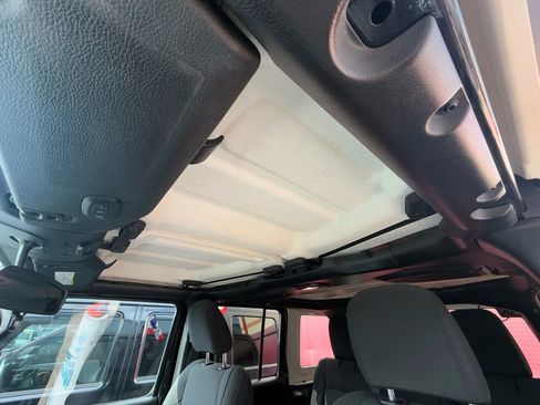 Used 2018 Jeep Wrangler Unlimited Sport S AWD/4WD image 15