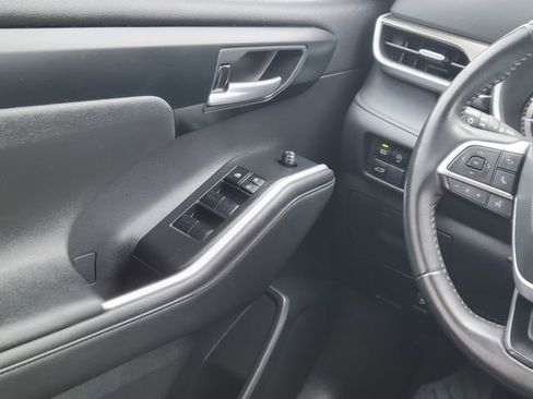 Used 2023 Toyota Highlander XLE image 34