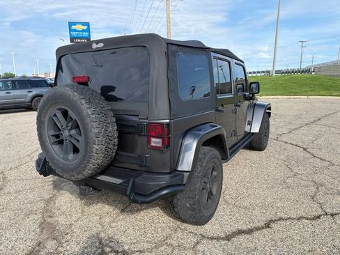 Used 2017 Jeep Wrangler Unlimited Sahara AWD/4WD image 6