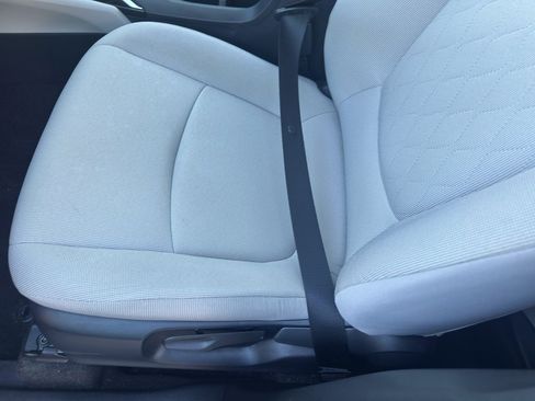 Certified 2025 Toyota Corolla Cross LE image 5