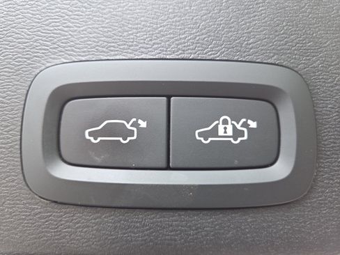 Used 2023 Volvo XC40 B5 Plus w/ Driver Assist Package AWD/4WD image 22