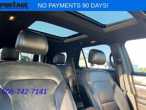 Used 2017 Ford Explorer XLT w/ Equipment Group 202A AWD/4WD image 29