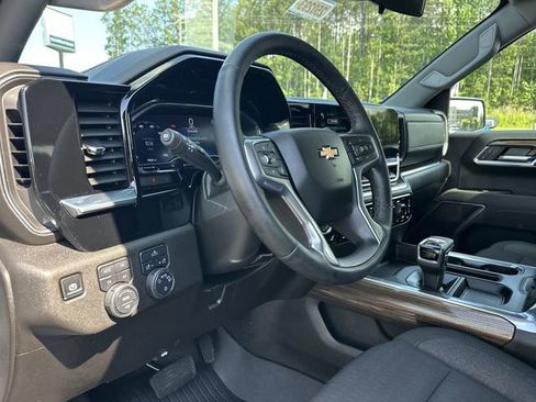 Used 2025 Chevrolet Silverado 1500 LT w/ Z71 Off-Road Package AWD/4WD image 10