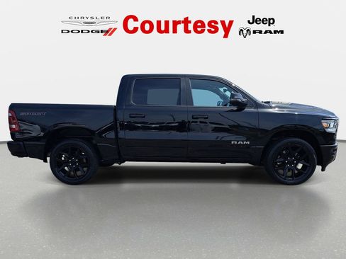 Used 2023 RAM 1500 Laramie AWD/4WD image 4