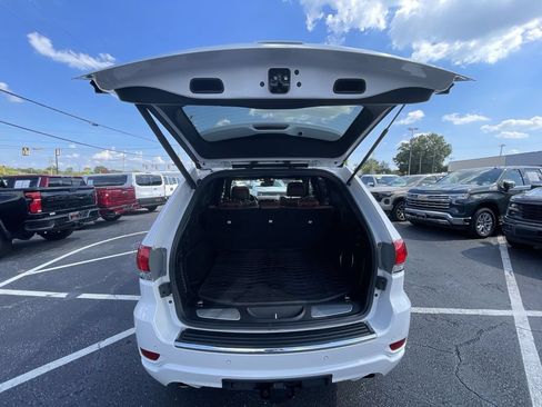 Used 2020 Jeep Grand Cherokee Overland AWD/4WD image 27