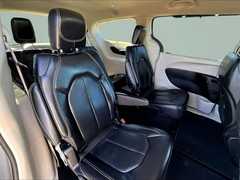 Used 2022 Chrysler Pacifica Touring-L image 27