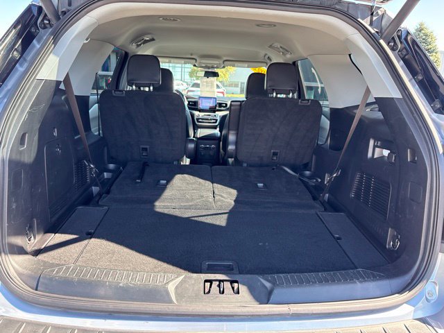 Used 2022 Ford Explorer XLT w/ Equipment Group 202A AWD/4WD image 29